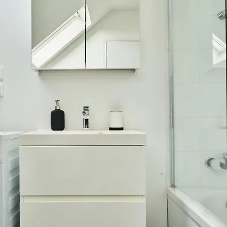 Duplex 2 Bedrooms 2 Bath *