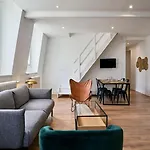 Duplex 2 Bedrooms 2 Bath Lägenhet